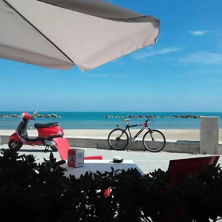 Дом отдыха Aparment With Sea View La Casa Gialla *