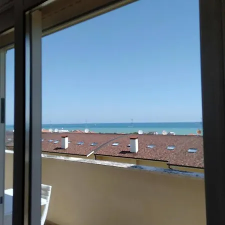 Aparment With Sea View La Casa Gialla *