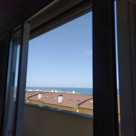 Aparment With Sea View La Casa Gialla Дом отдыха *