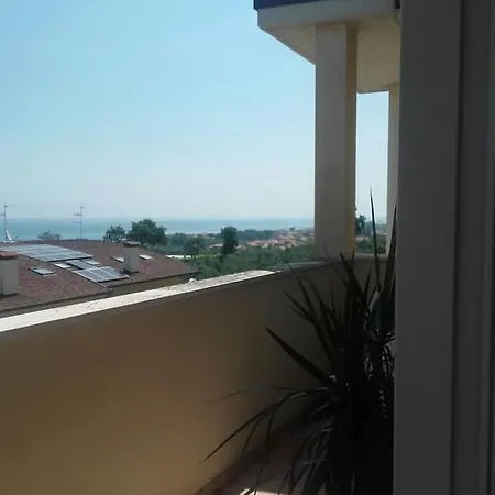 Aparment With Sea View La Casa Gialla Дом отдыха Франкавилла-аль-Маре